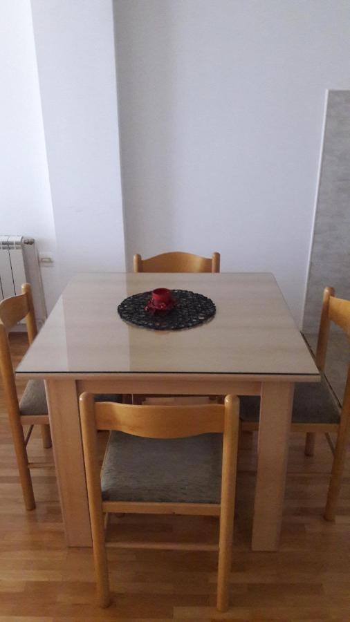 Edina Apartment *