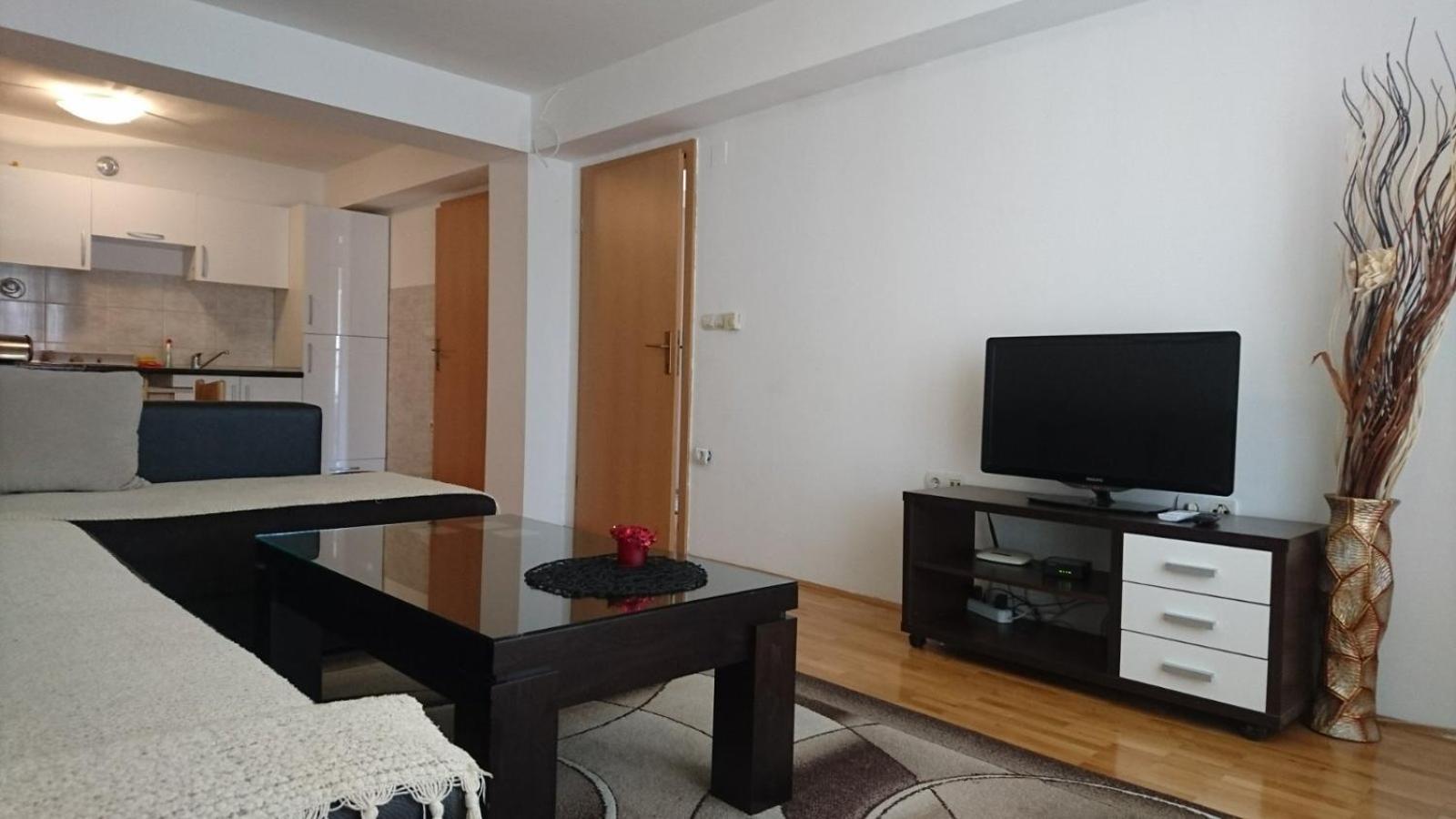 Edina Apartment